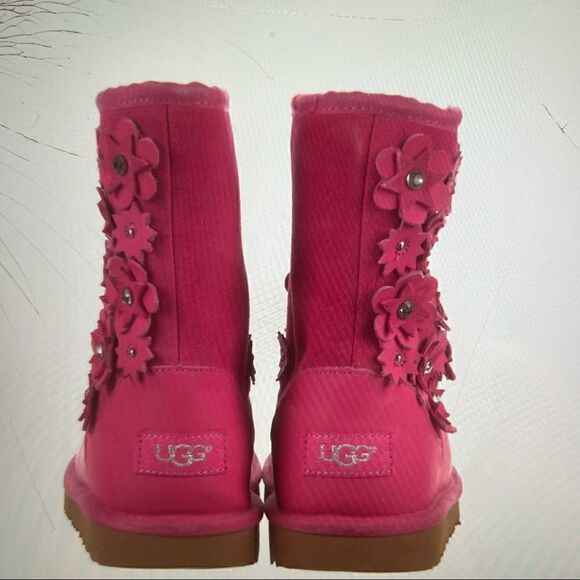 UGG Nubuck Studded Accents Snow Boots (4) - Picture 16 of 16